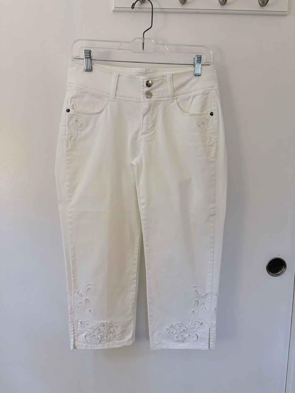 Noir white embroidered, cutout capris.